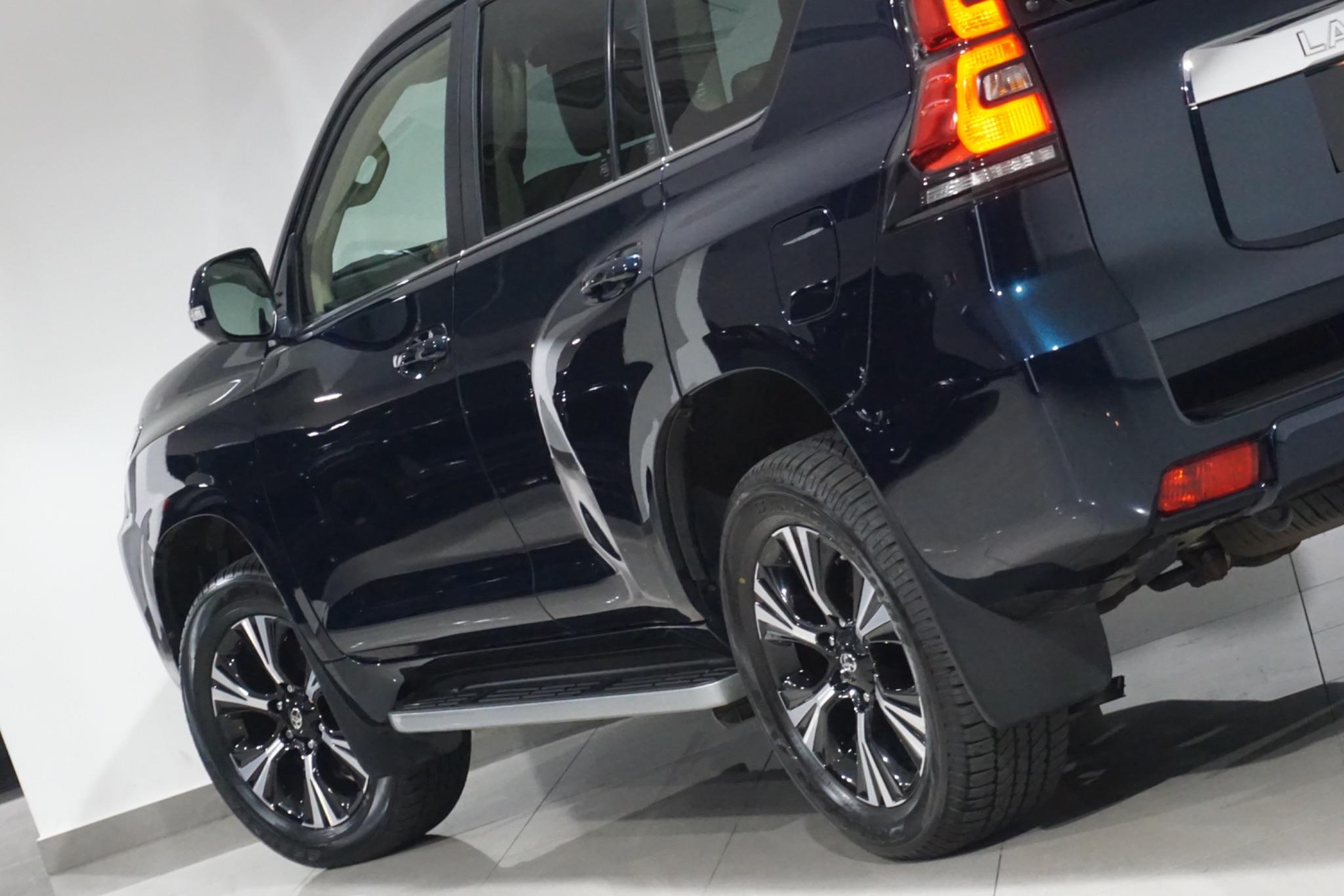 Toyota Land Cruiser 2.8D Invincible Auto 4WD Euro 6 (s/s) 5dr (7 Seat)